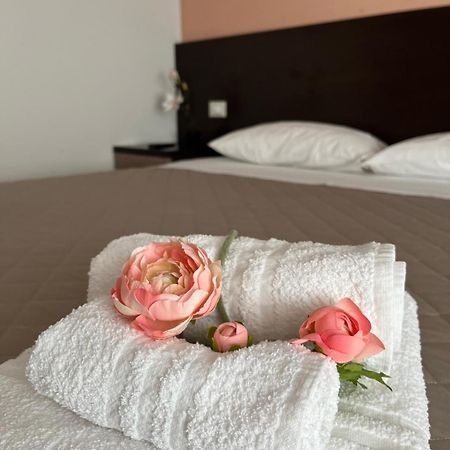 Bed & Breakfast La Rondinella Cerasolo Екстериор снимка