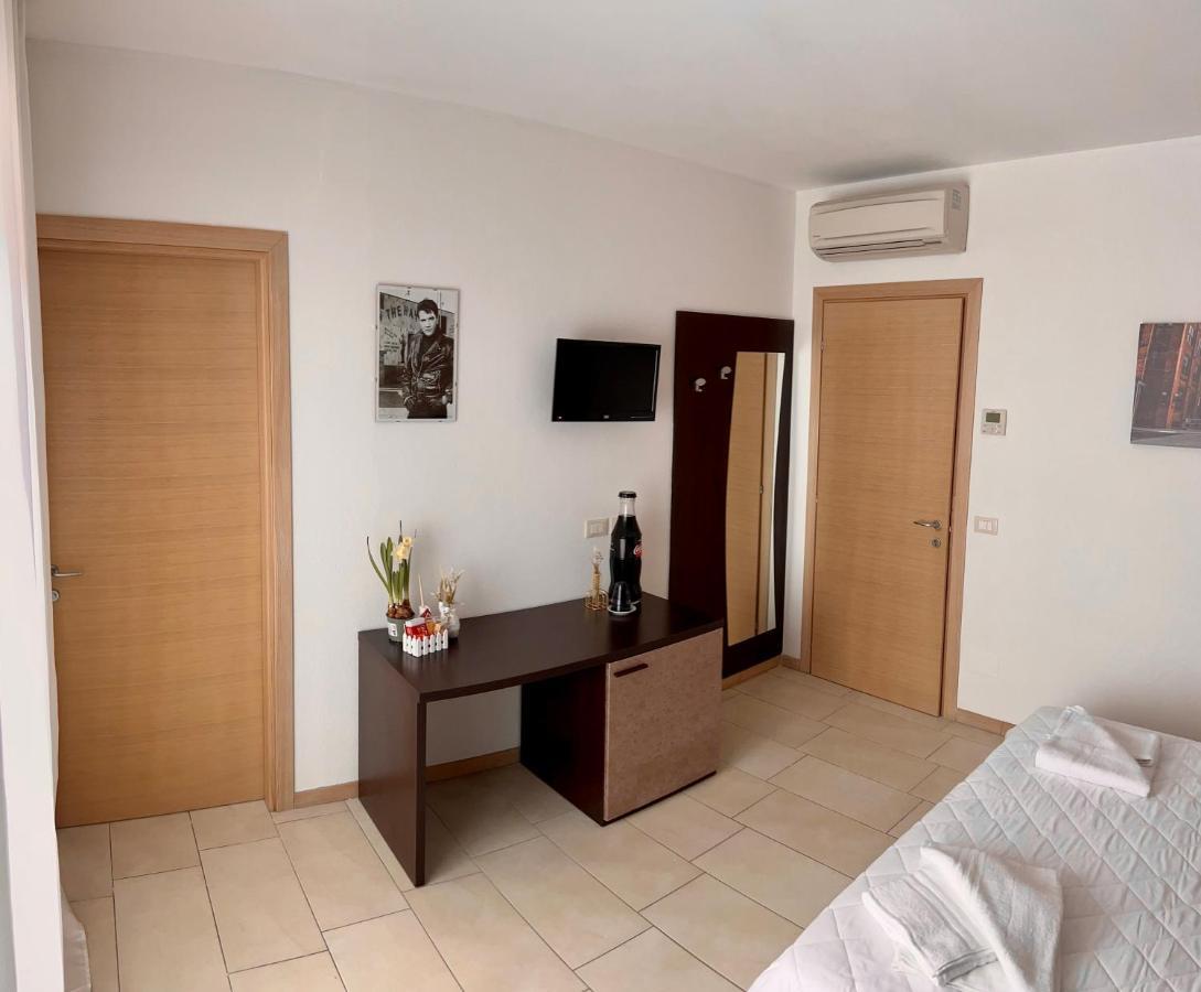Bed & Breakfast La Rondinella Cerasolo Екстериор снимка
